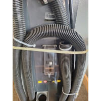 Abverkauf: SB-Staubaugersystem SOLO STRIPE, 400V, mit Münzer u. Transponderkartenleser, Mattenhalter Abverkauf: SB-Staubaugersystem SOLO STRIPE, 400V, mit Münzer u. Transponderkartenleser, Mattenhalter