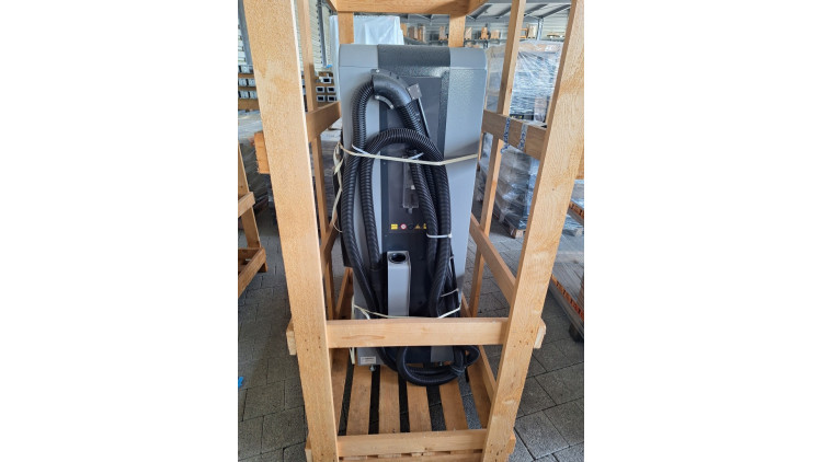 Abverkauf: SB-Staubaugersystem SOLO STRIPE, 400V, mit Münzer u. Transponderkartenleser, Mattenhalter - Abbildung ähnlich Abverkauf: SB-Staubaugersystem SOLO STRIPE, 400V, mit Münzer u. Transponderkartenleser, Mattenhalter - Abbildung ähnlich